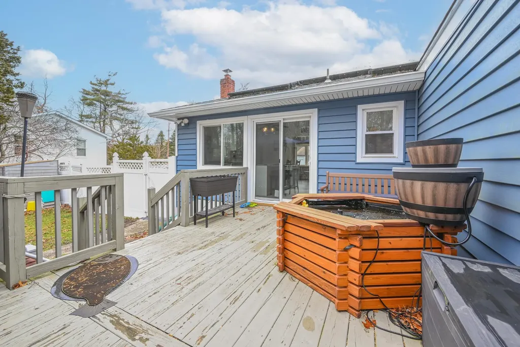8 Lonscreek Place Mastic Beach NY 11951