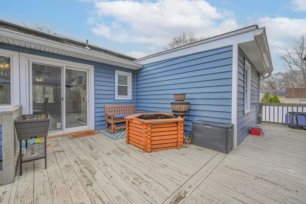 8 Lonscreek Place Mastic Beach NY 11951