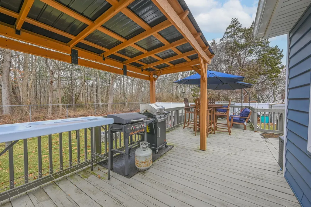 8 Lonscreek Place Mastic Beach NY 11951