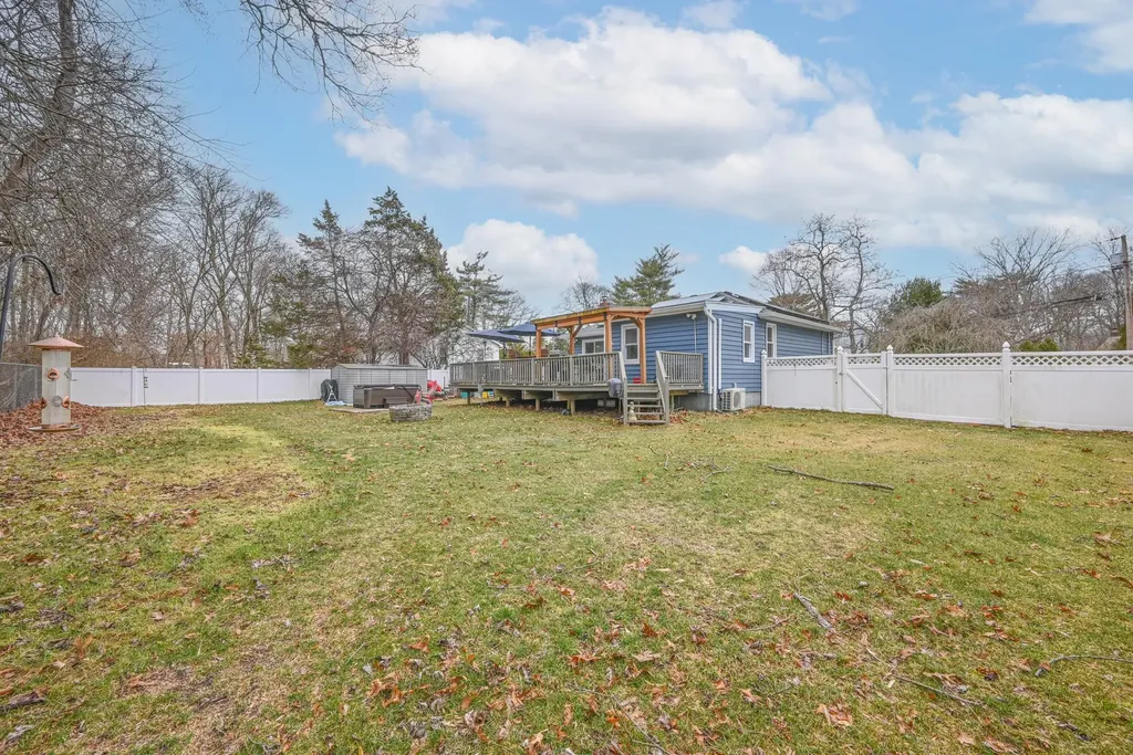 8 Lonscreek Place Mastic Beach NY 11951