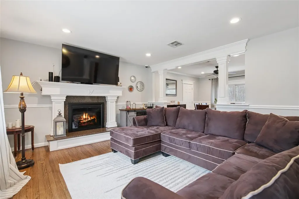 20 Ruth Lane Ridge NY 11961