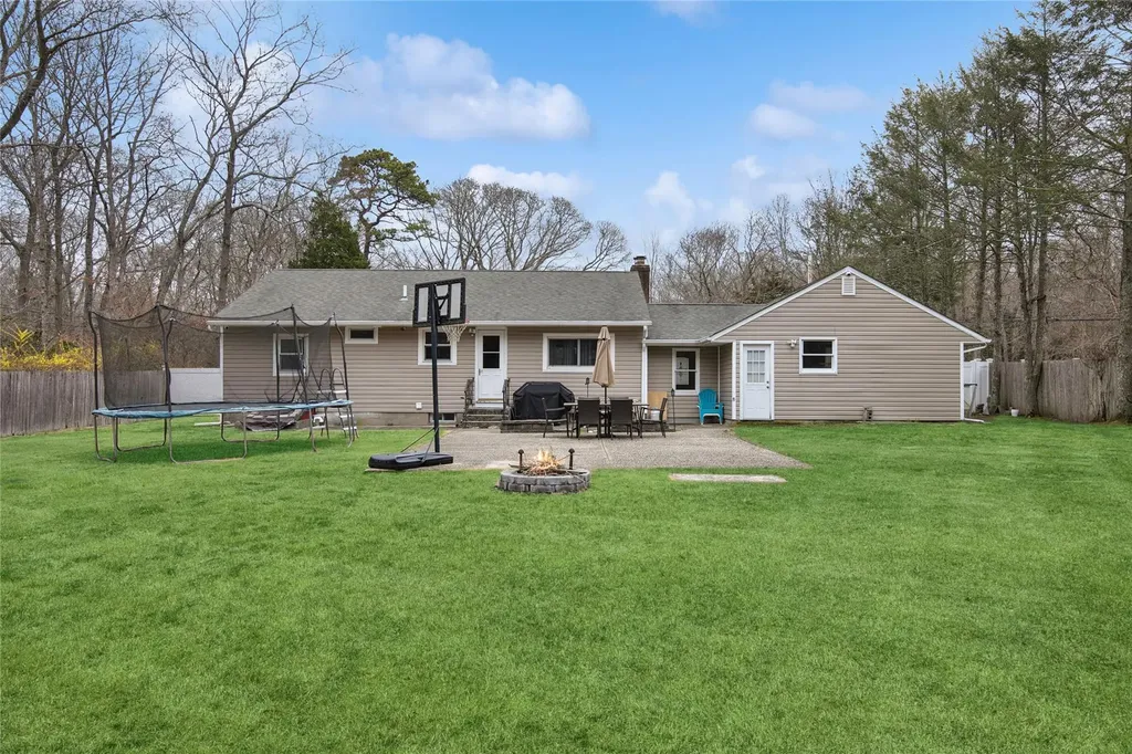 20 Ruth Lane Ridge NY 11961