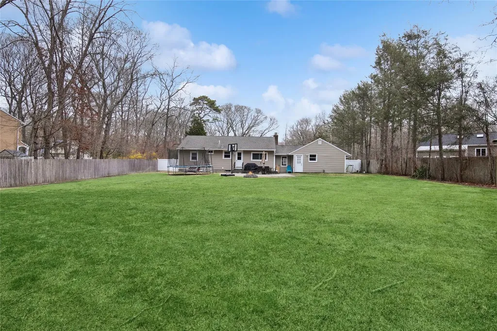 20 Ruth Lane Ridge NY 11961