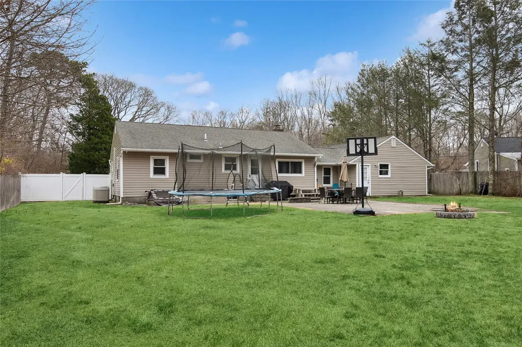 20 Ruth Lane Ridge NY 11961