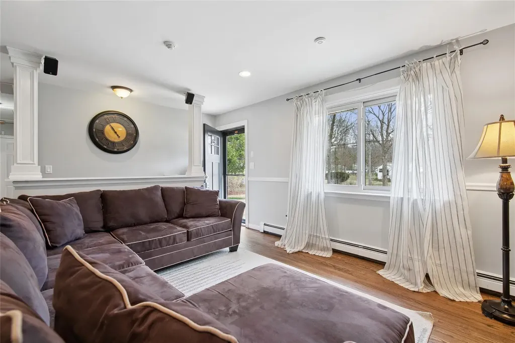 20 Ruth Lane Ridge NY 11961