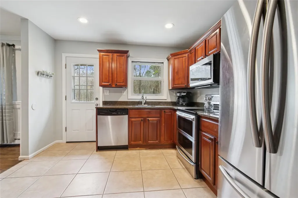 20 Ruth Lane Ridge NY 11961