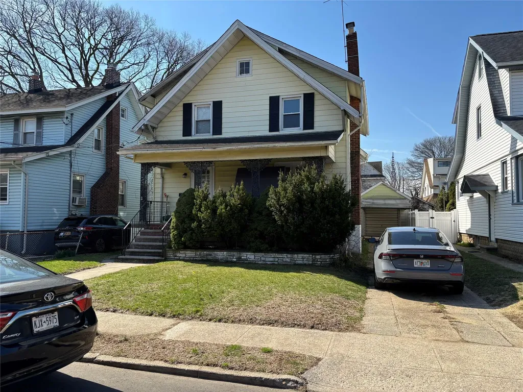 69 Langdon Place Lynbrook NY 11563