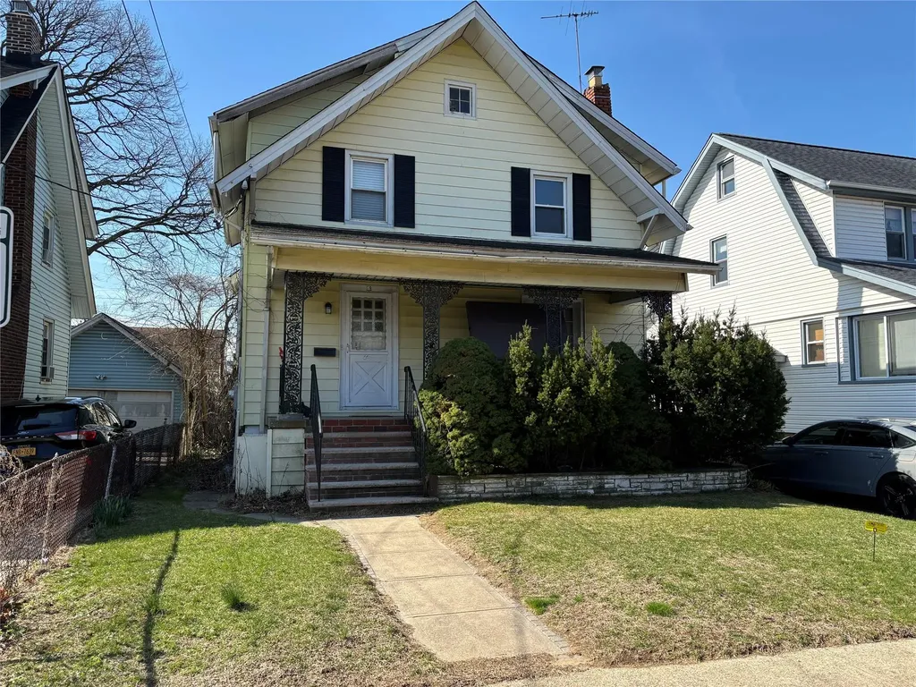 69 Langdon Place Lynbrook NY 11563