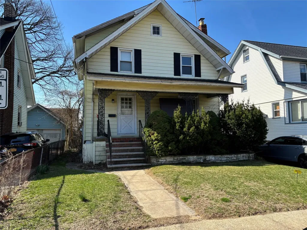 69 Langdon Place Lynbrook NY 11563