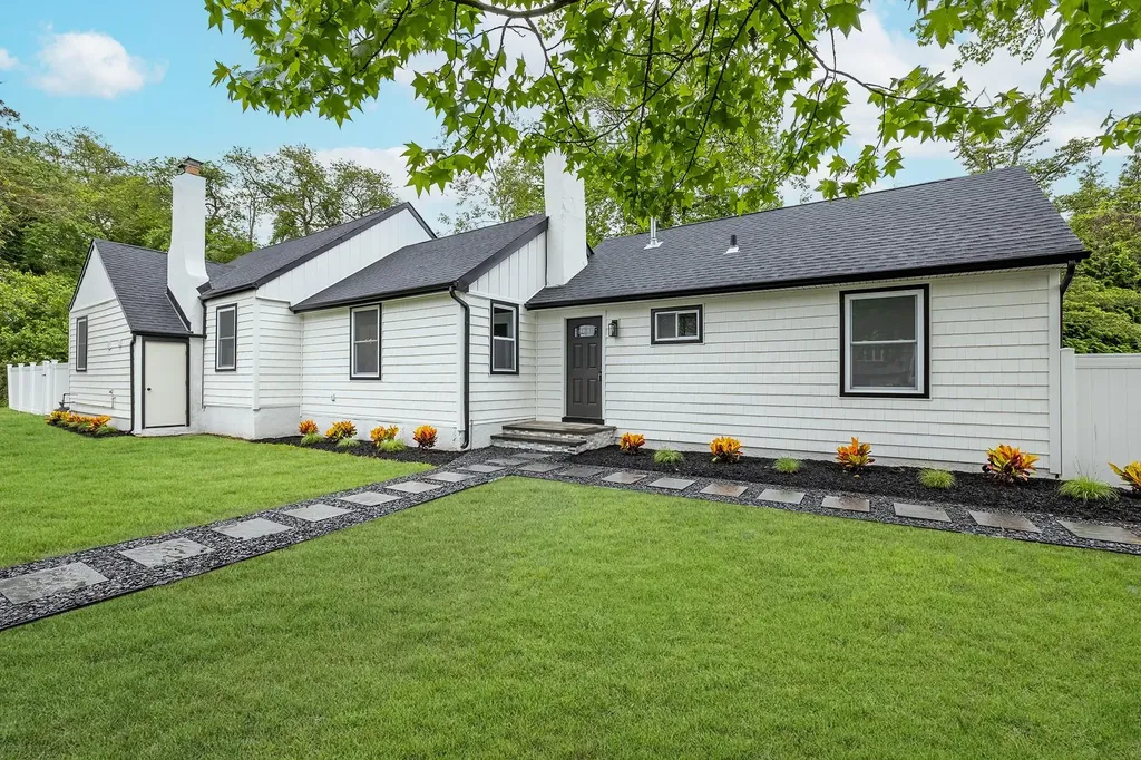 337 Vanderbilt Boulevard Oakdale NY 11769