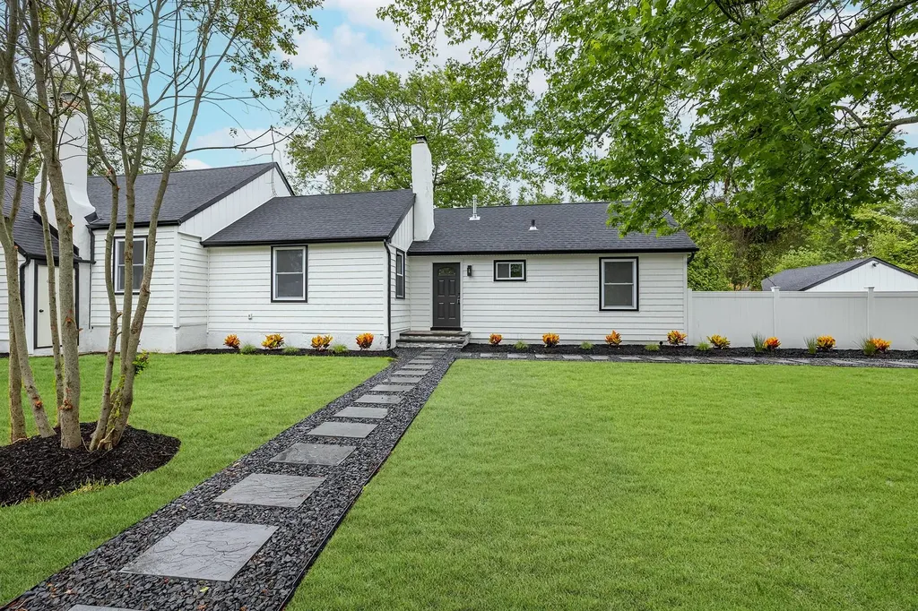 337 Vanderbilt Boulevard Oakdale NY 11769