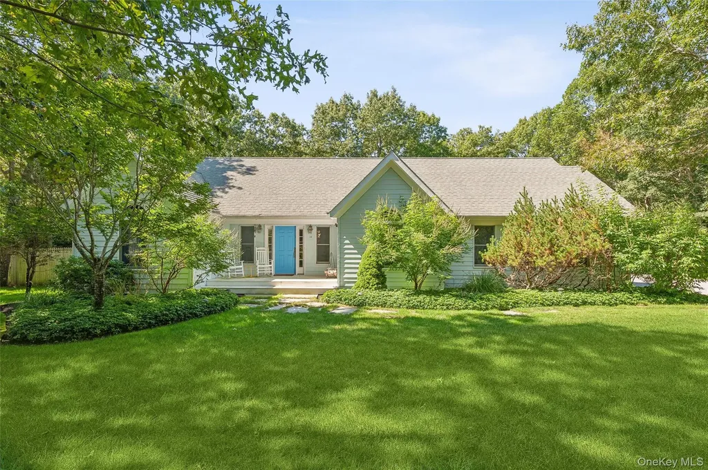 14 Hildreth Road Hampton Bays NY 11946