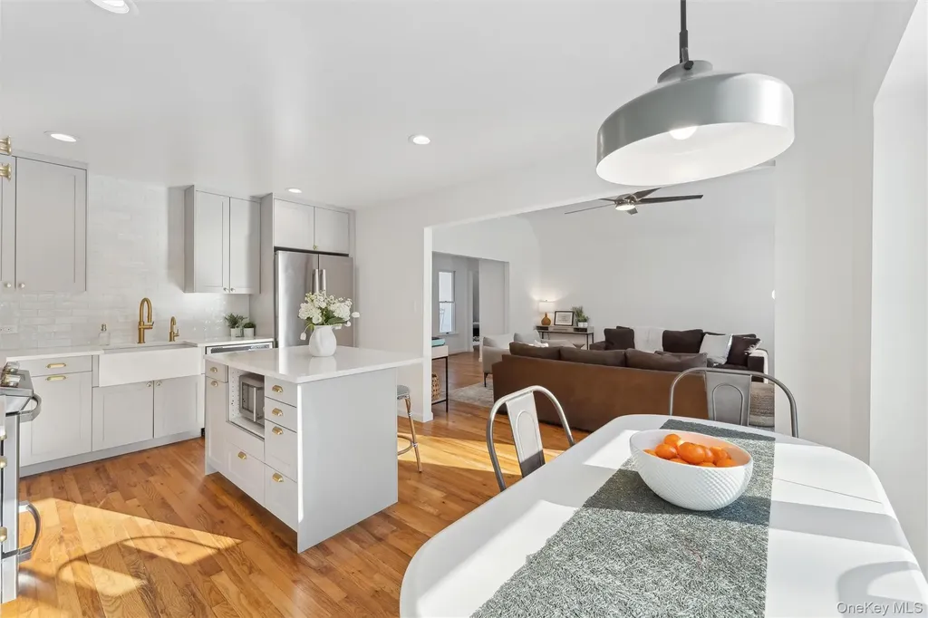 14 Hildreth Road Hampton Bays NY 11946