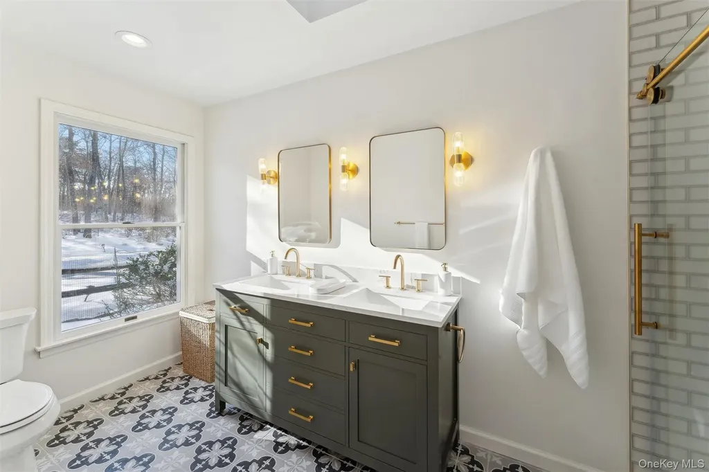 14 Hildreth Road Hampton Bays NY 11946