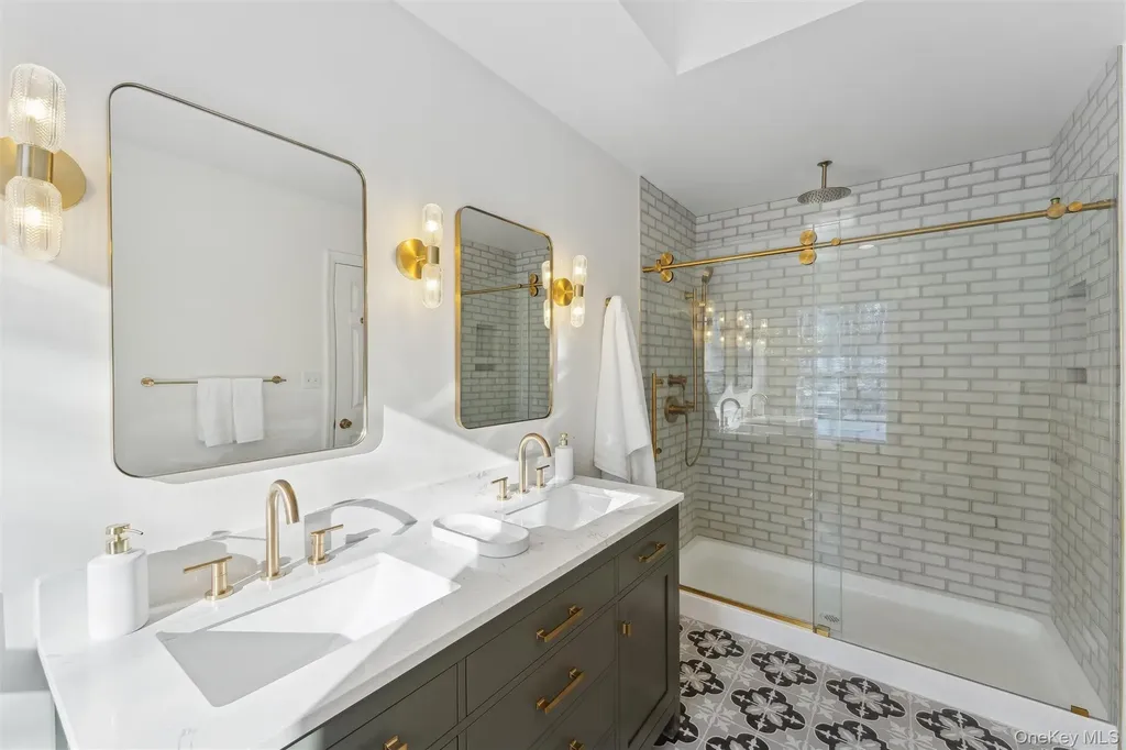14 Hildreth Road Hampton Bays NY 11946