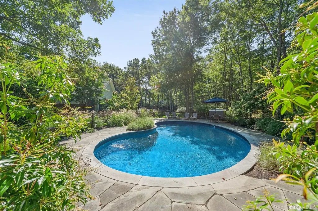 14 Hildreth Road Hampton Bays NY 11946