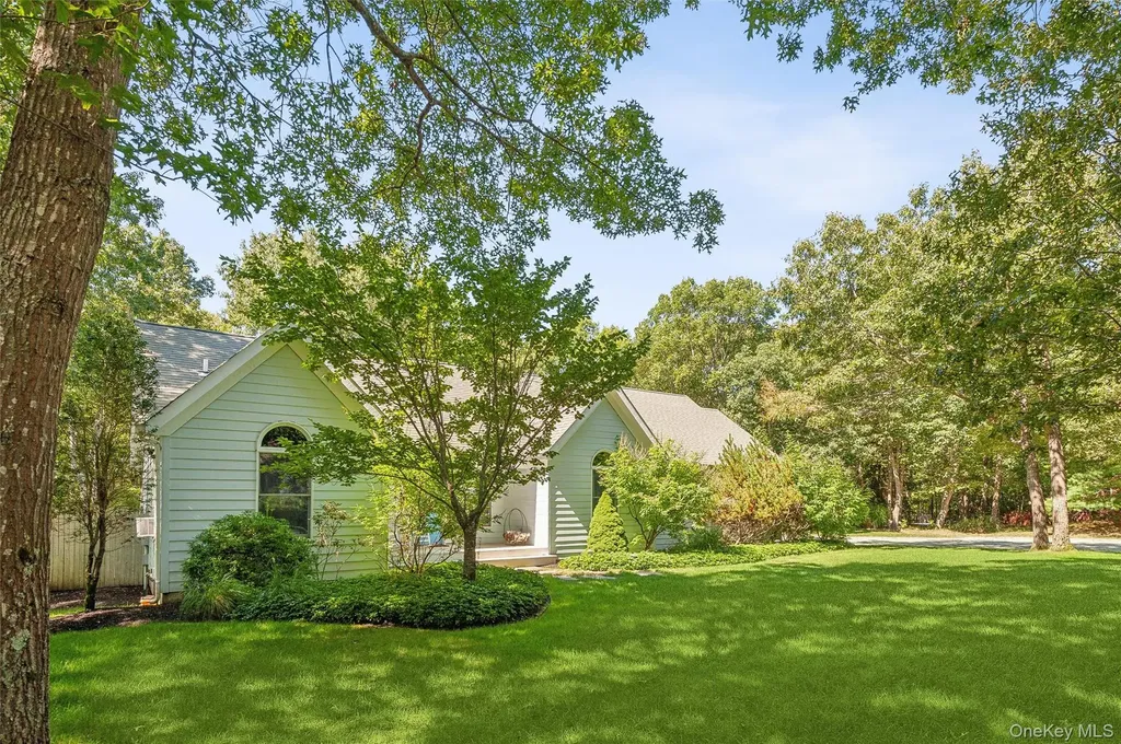 14 Hildreth Road Hampton Bays NY 11946