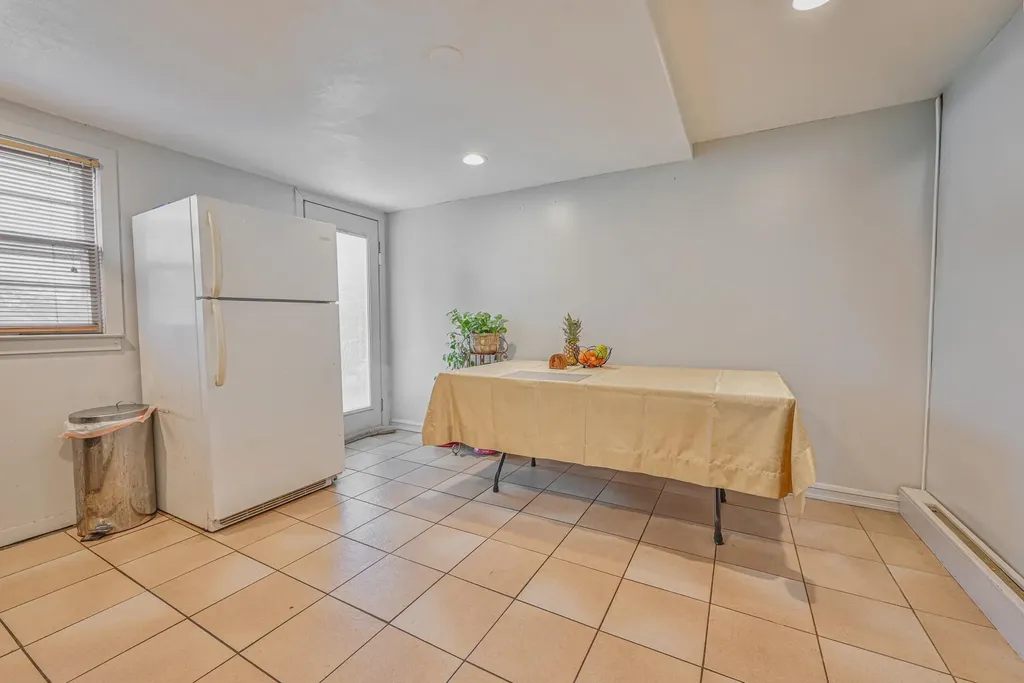 82 Coventry Gardens Lynbrook NY 11563