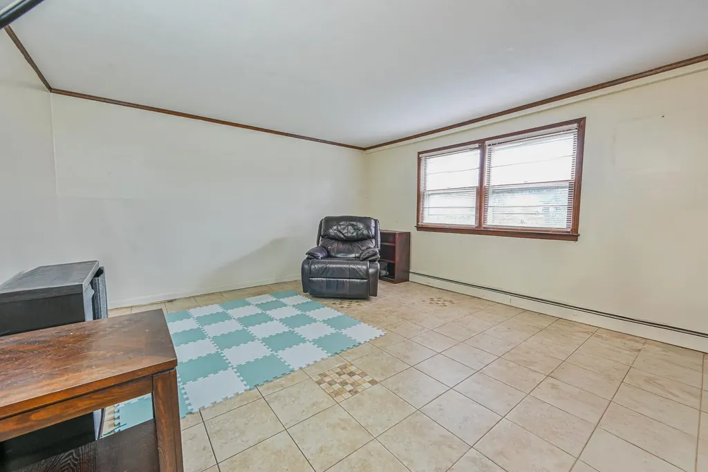 82 Coventry Gardens Lynbrook NY 11563