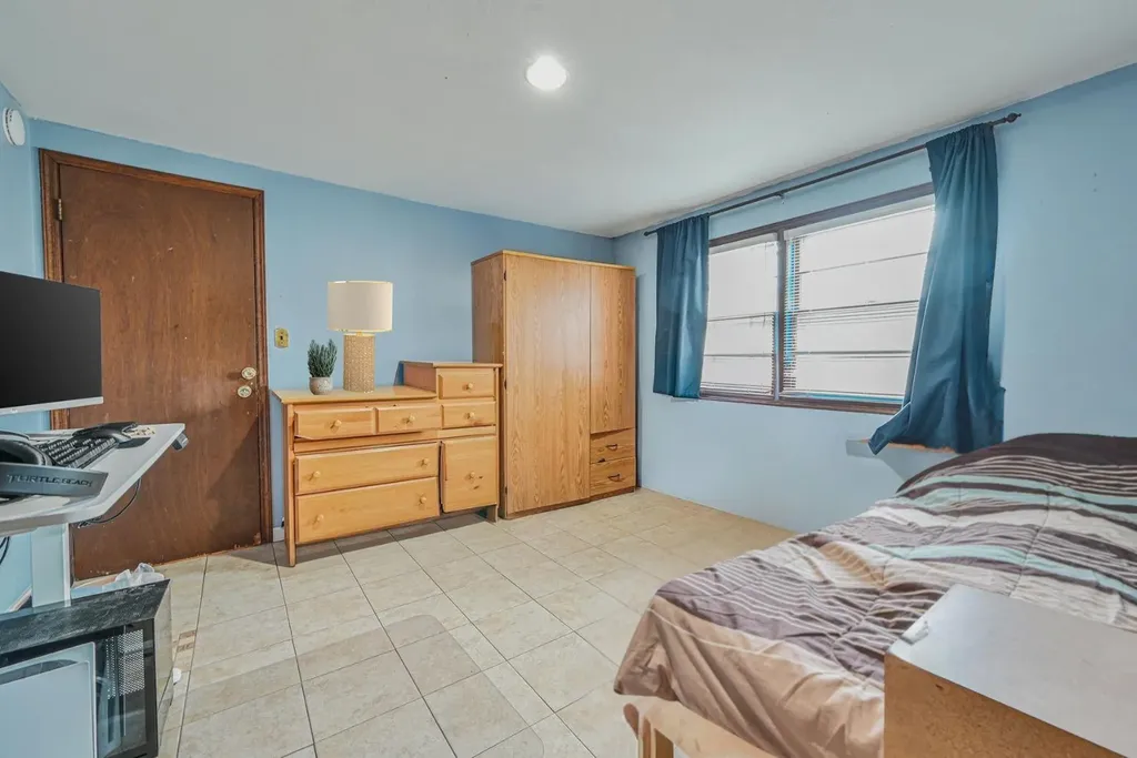 82 Coventry Gardens Lynbrook NY 11563