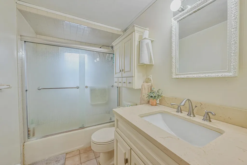 82 Coventry Gardens Lynbrook NY 11563