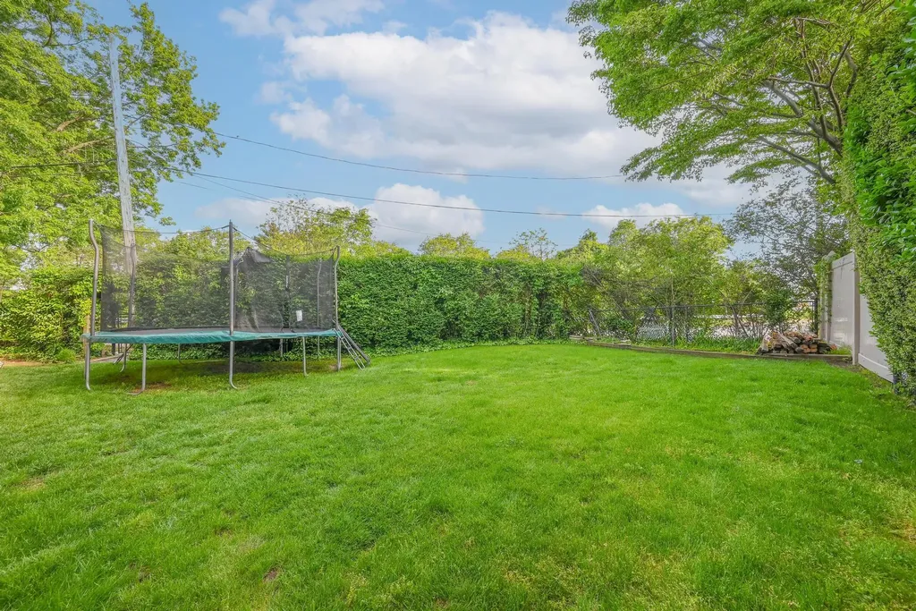 82 Coventry Gardens Lynbrook NY 11563