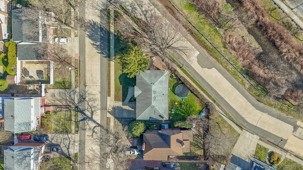 82 Coventry Gardens Lynbrook NY 11563