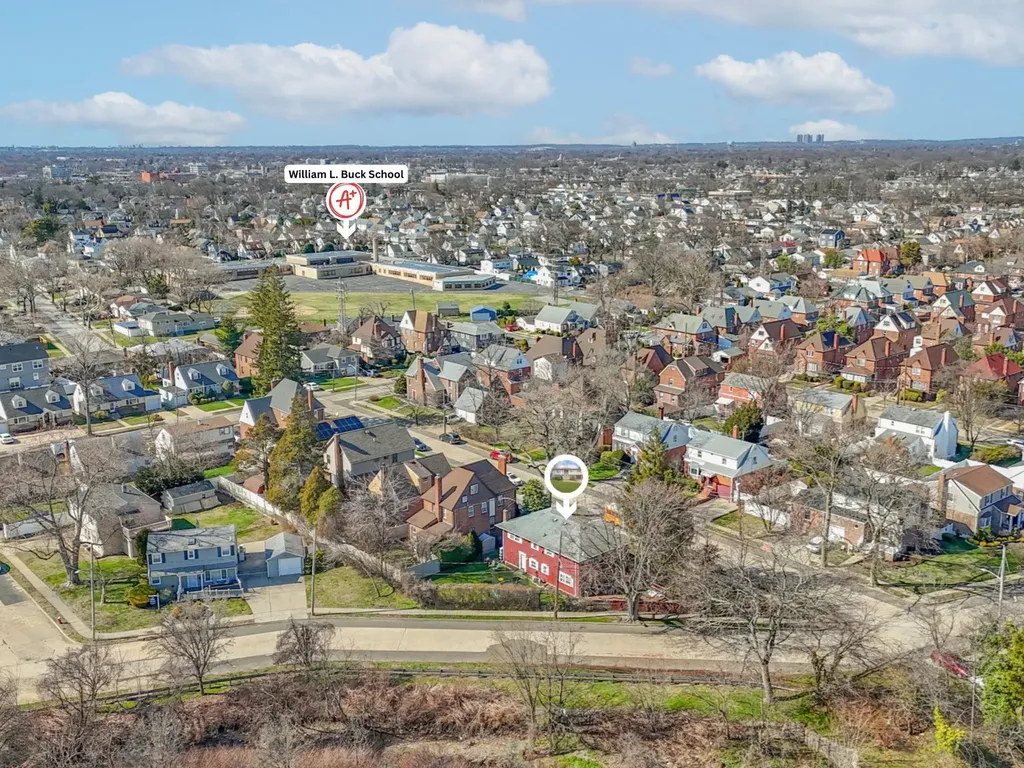 82 Coventry Gardens Lynbrook NY 11563