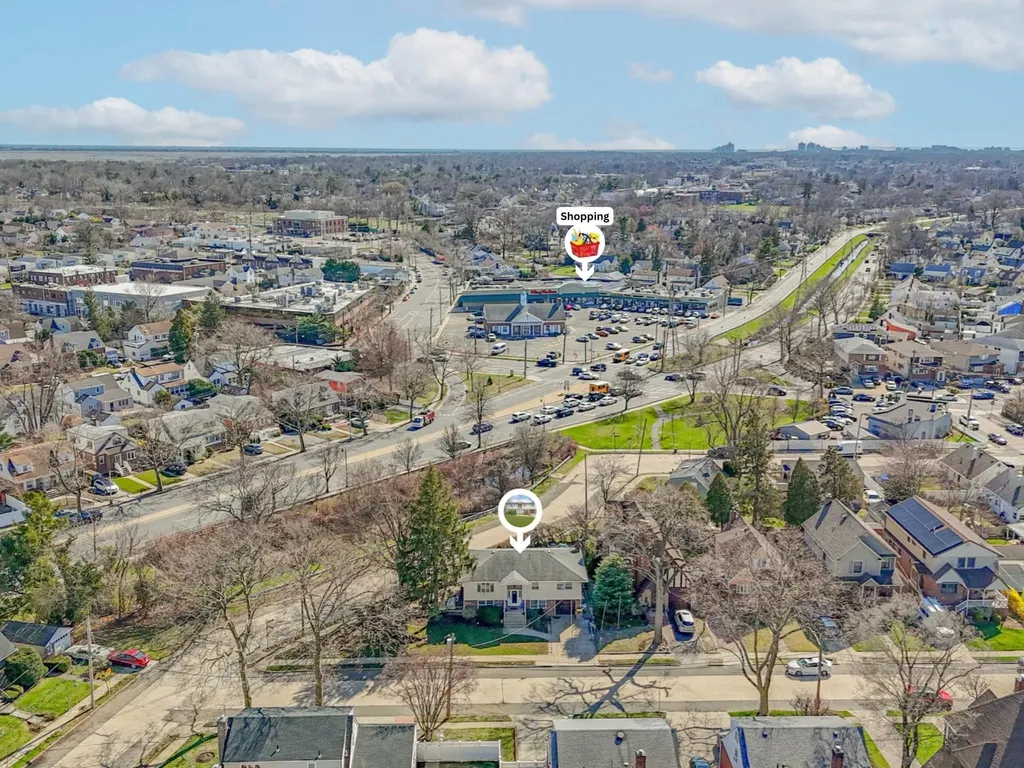 82 Coventry Gardens Lynbrook NY 11563