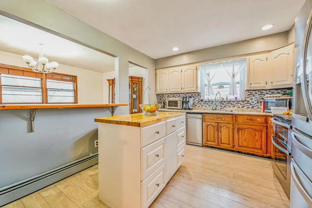 82 Coventry Gardens Lynbrook NY 11563