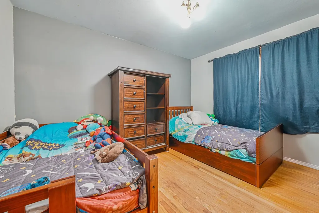 82 Coventry Gardens Lynbrook NY 11563