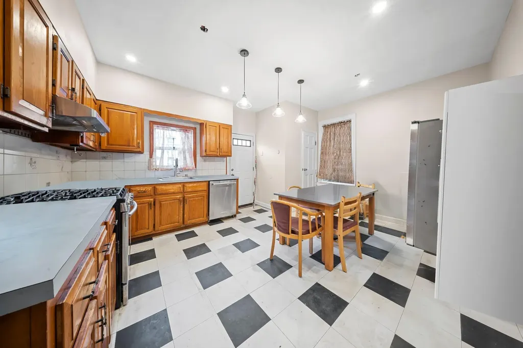 87 E 32nd Street Brooklyn NY 11226