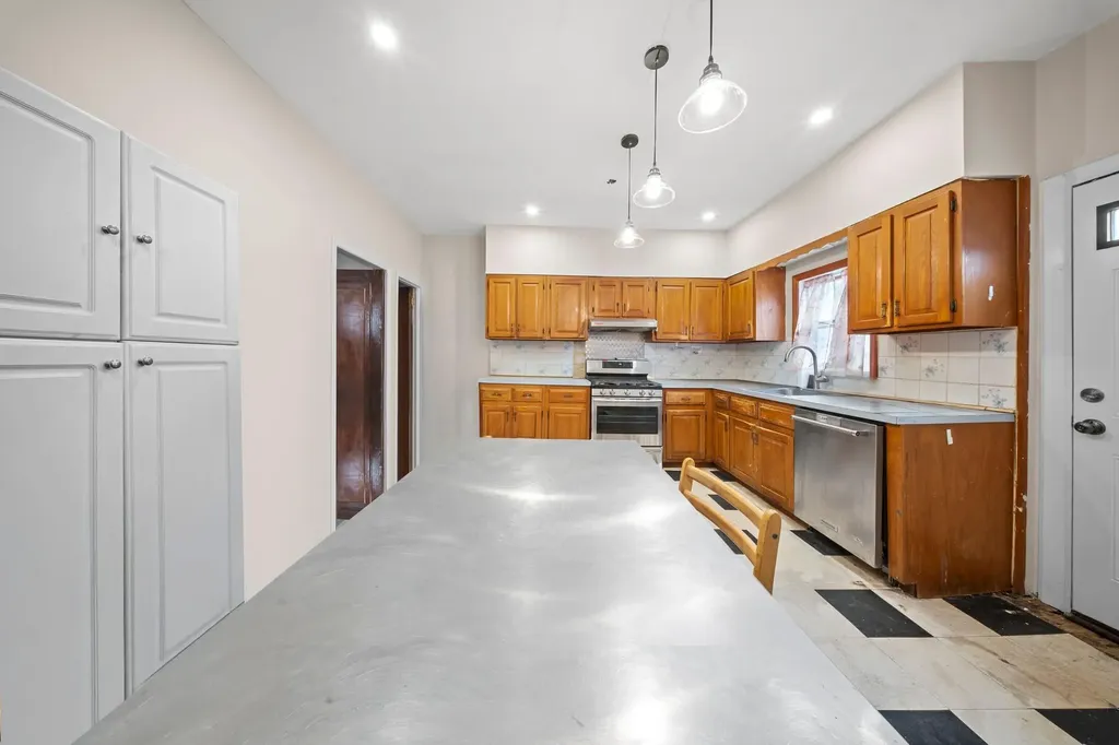 87 E 32nd Street Brooklyn NY 11226