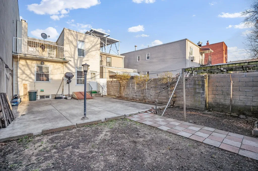 438 Shepherd Avenue Brooklyn NY 11208