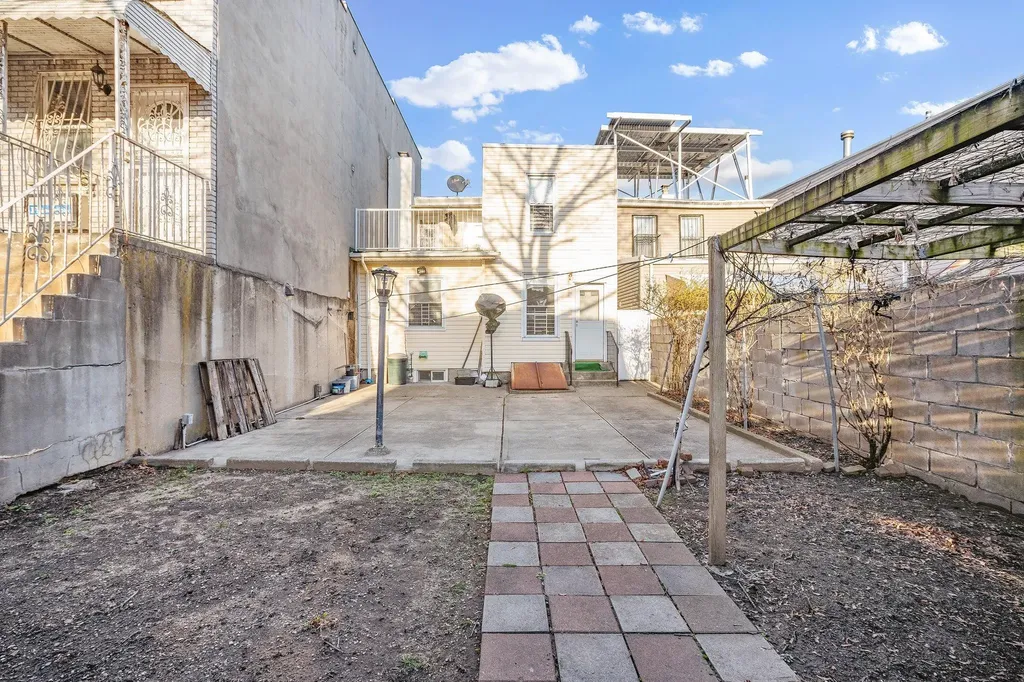 438 Shepherd Avenue Brooklyn NY 11208