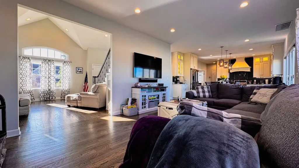 25 Ashley Circle Manorville NY 11949