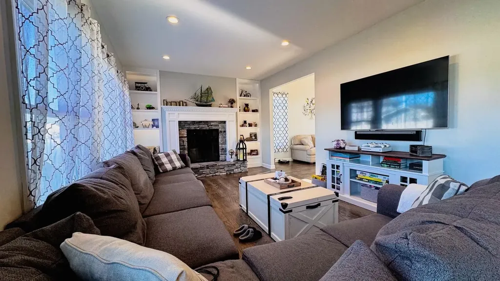 25 Ashley Circle Manorville NY 11949