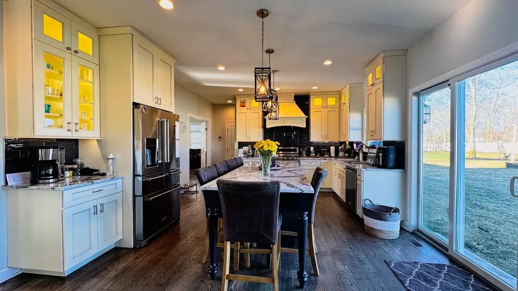 25 Ashley Circle Manorville NY 11949