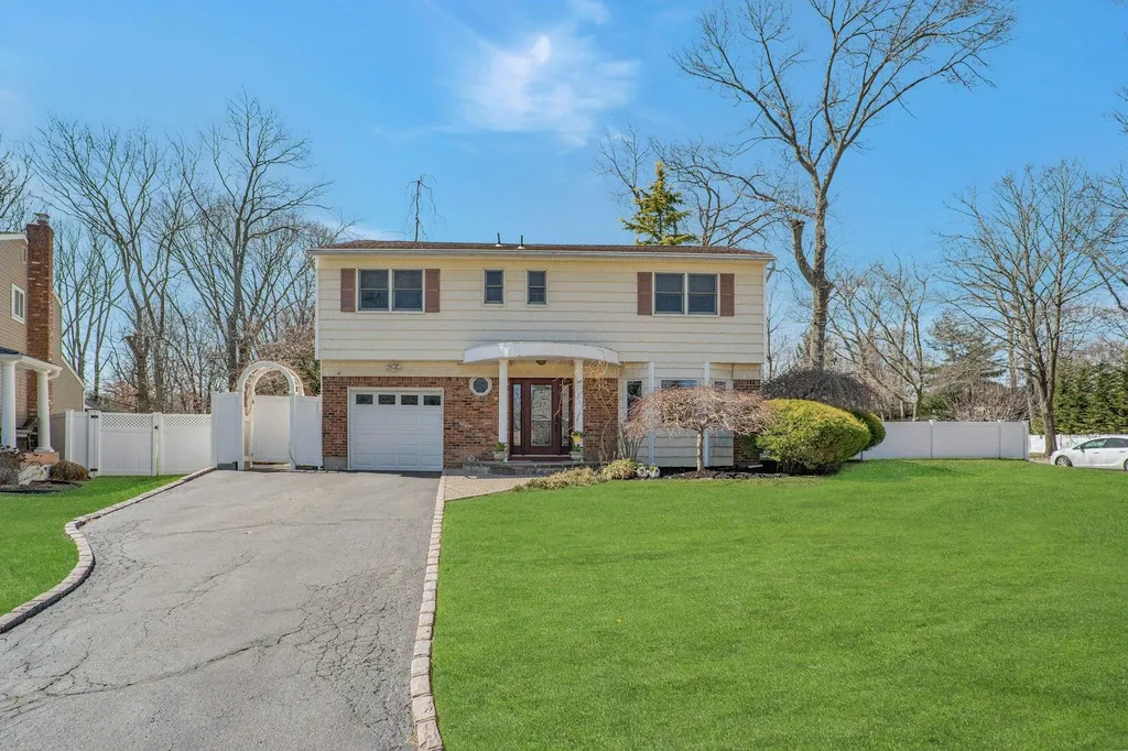 16 Glenmere Lane Commack NY 11725