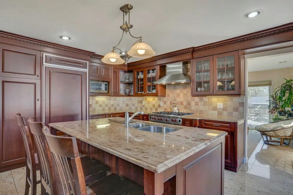 16 Glenmere Lane Commack NY 11725