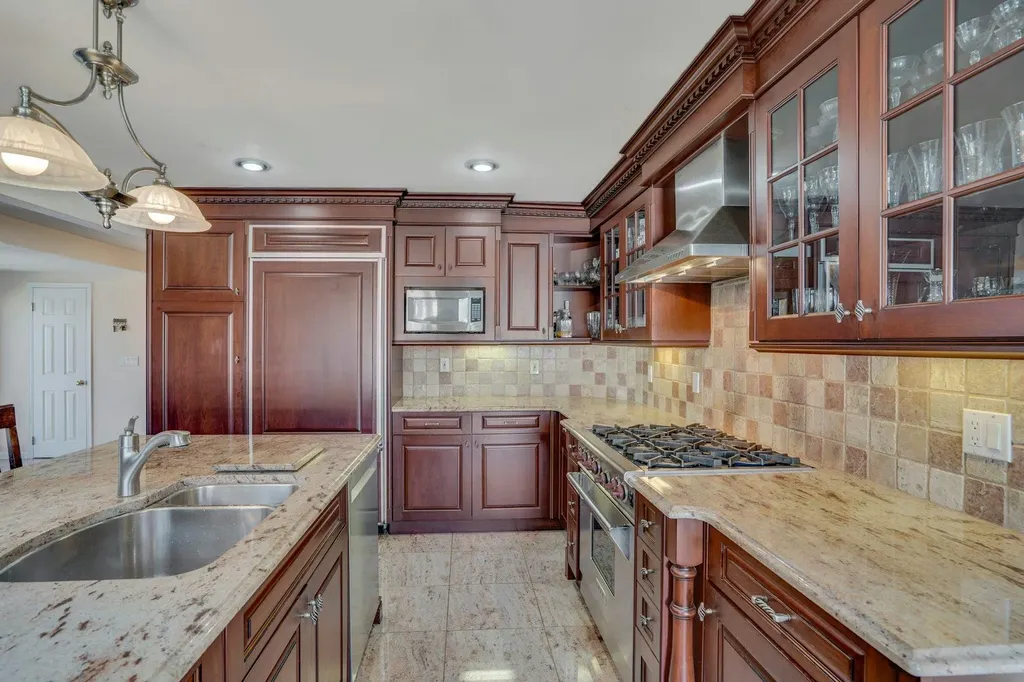 16 Glenmere Lane Commack NY 11725