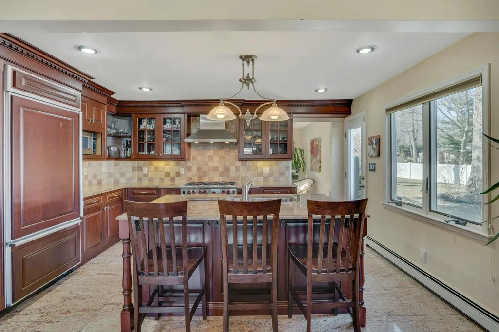 16 Glenmere Lane Commack NY 11725