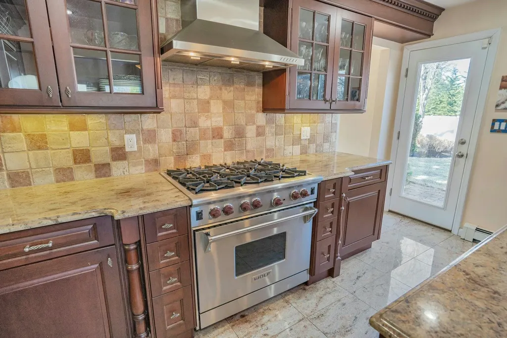 16 Glenmere Lane Commack NY 11725