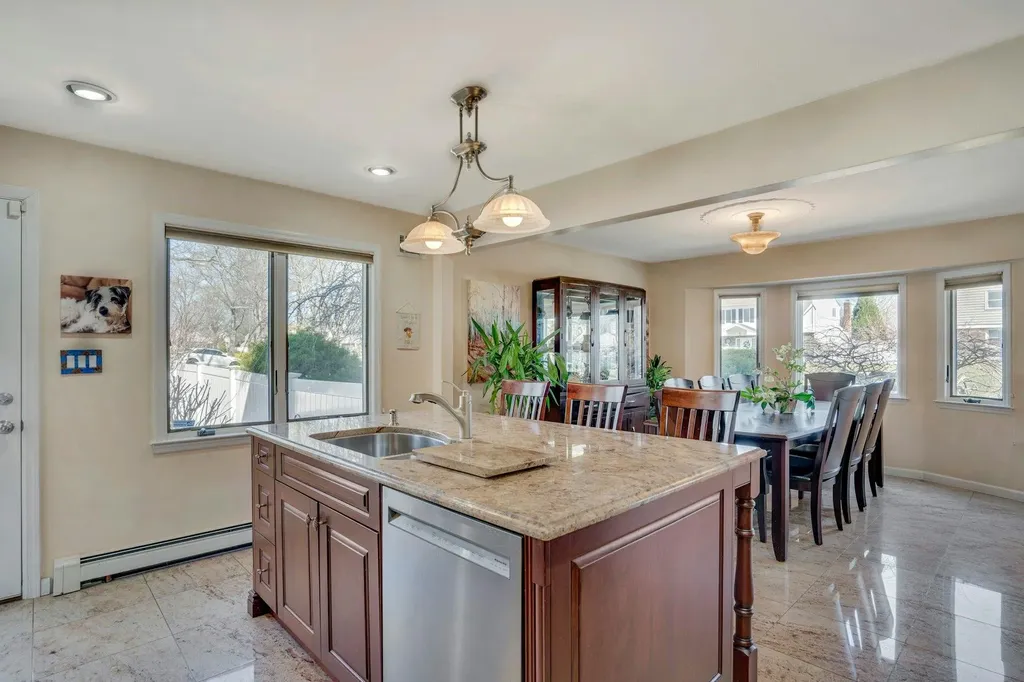 16 Glenmere Lane Commack NY 11725