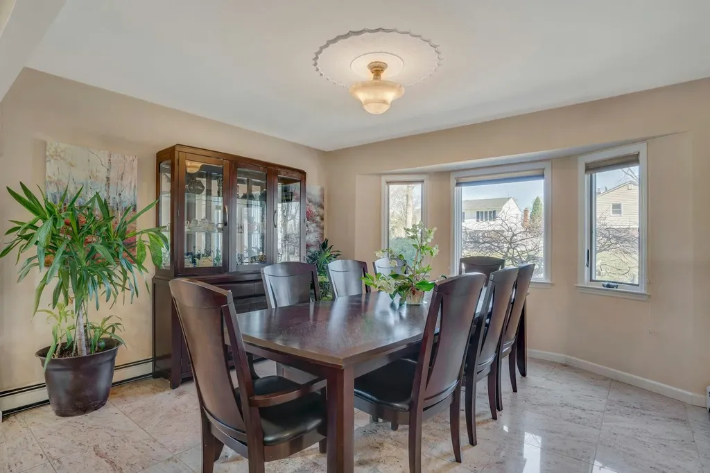 16 Glenmere Lane Commack NY 11725