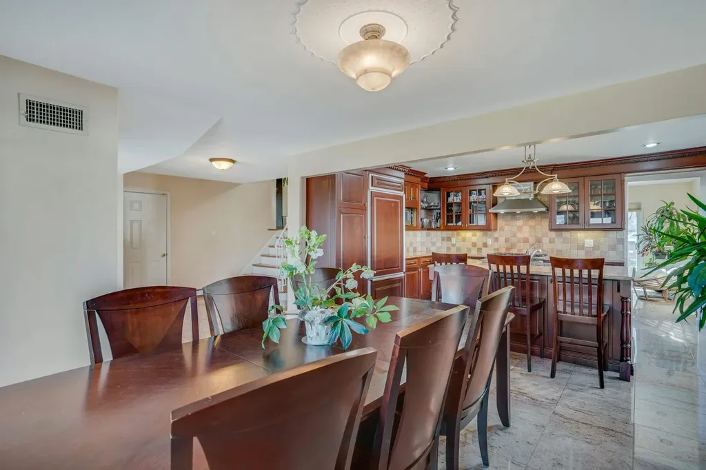 16 Glenmere Lane Commack NY 11725