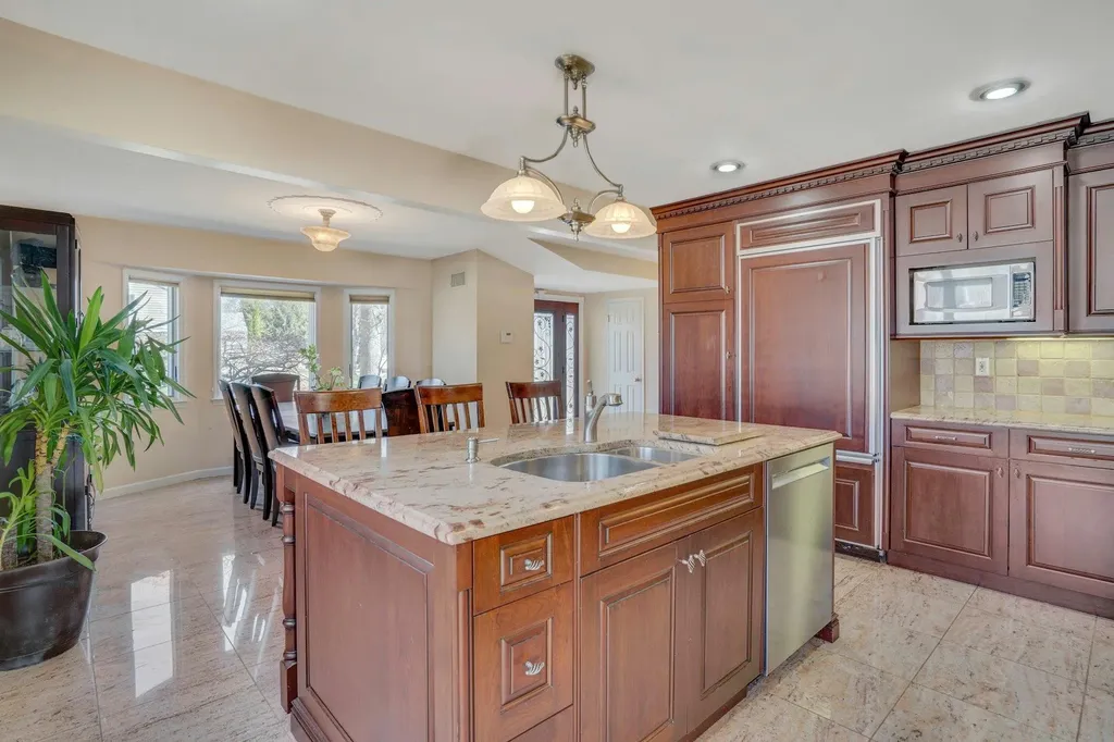 16 Glenmere Lane Commack NY 11725