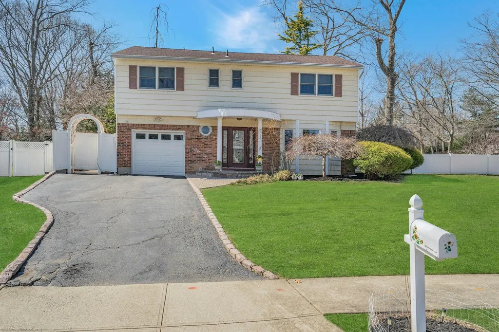 16 Glenmere Lane Commack NY 11725