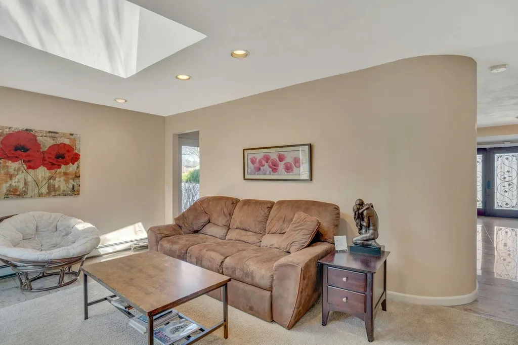 16 Glenmere Lane Commack NY 11725