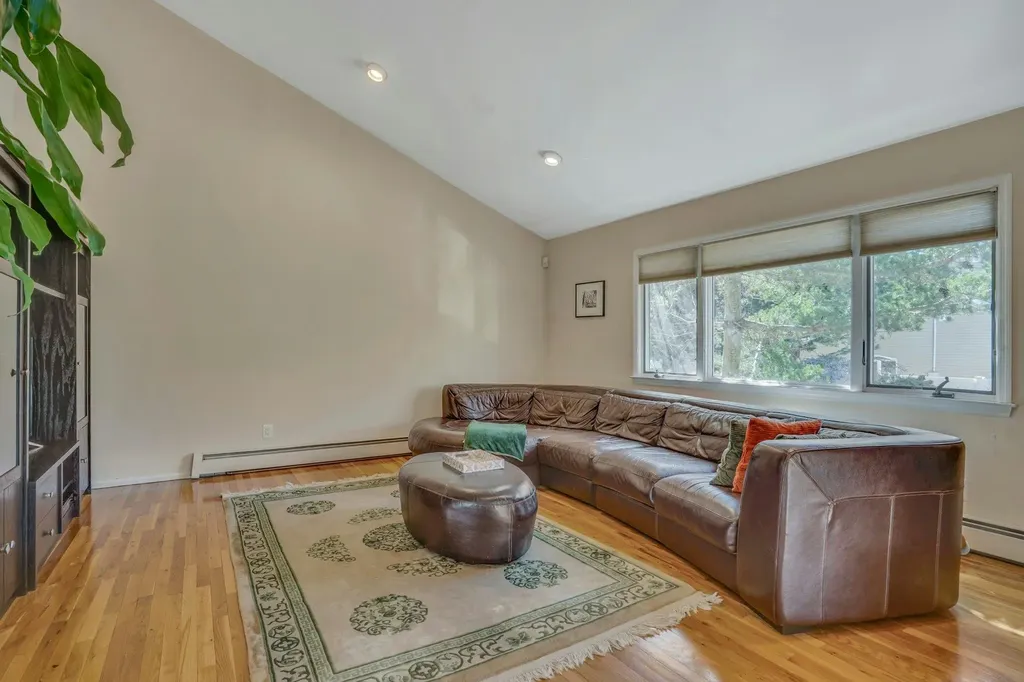 16 Glenmere Lane Commack NY 11725